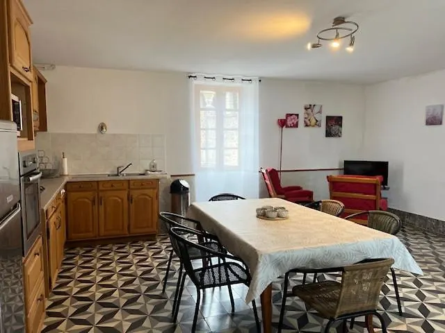 & D'hotes Peyrecout Bed and Breakfast