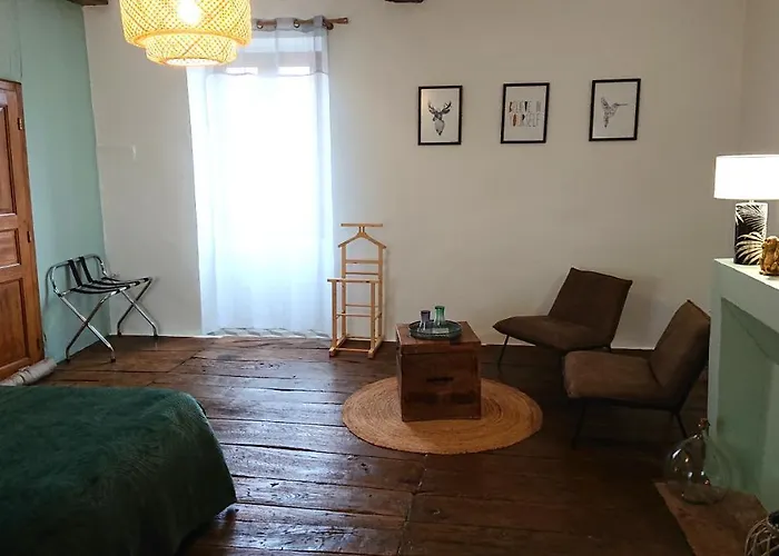 & D'hotes Peyrecout Bed & Breakfast